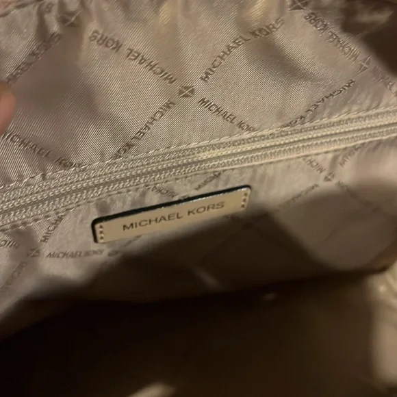 100% Authentic Michael Kors Rose Gold Color Handba - Picture 7 of 14